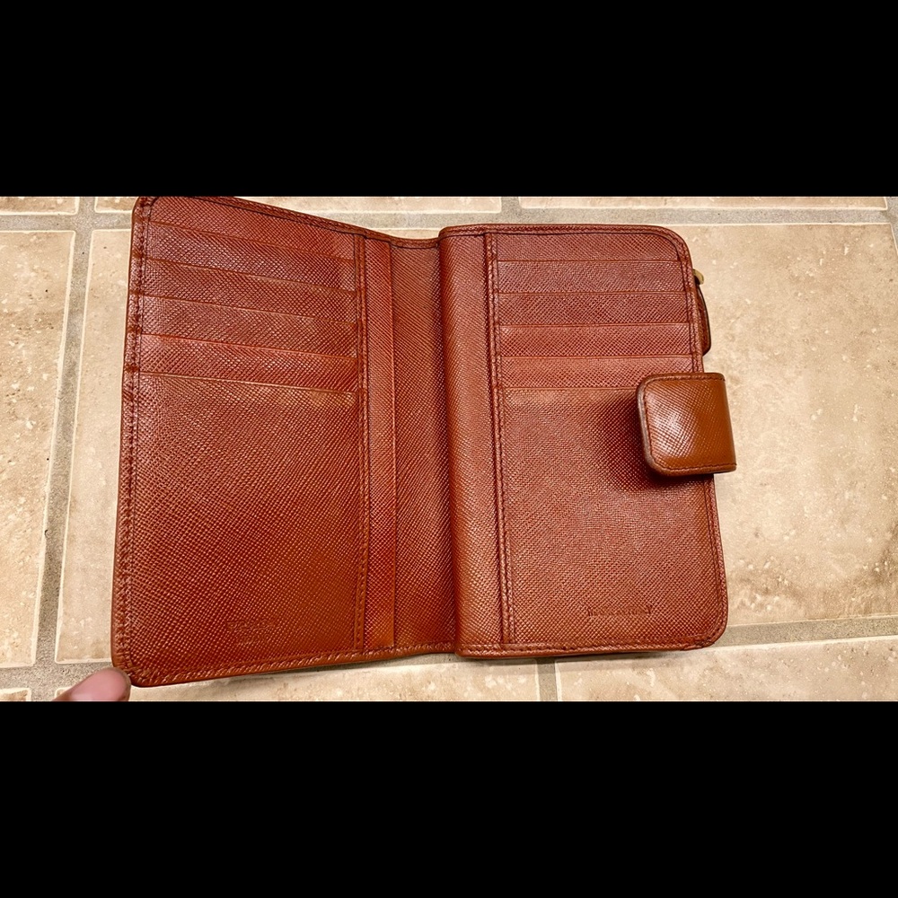 Authentic Beautiful Prada short wallet FREE SHIPPING😊 - Picture 8 of 8
